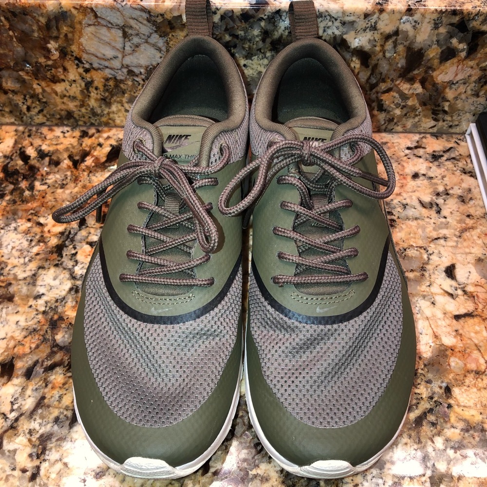Green Nike air thea
